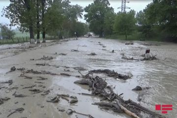 Дорогу Муганлы-Исмаиллы затопило селем – ФОТО 