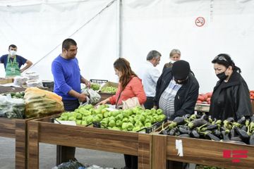 В трех районах Баку открылись ярмарки по случаю праздника Рамазан