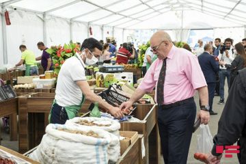 В трех районах Баку открылись ярмарки по случаю праздника Рамазан