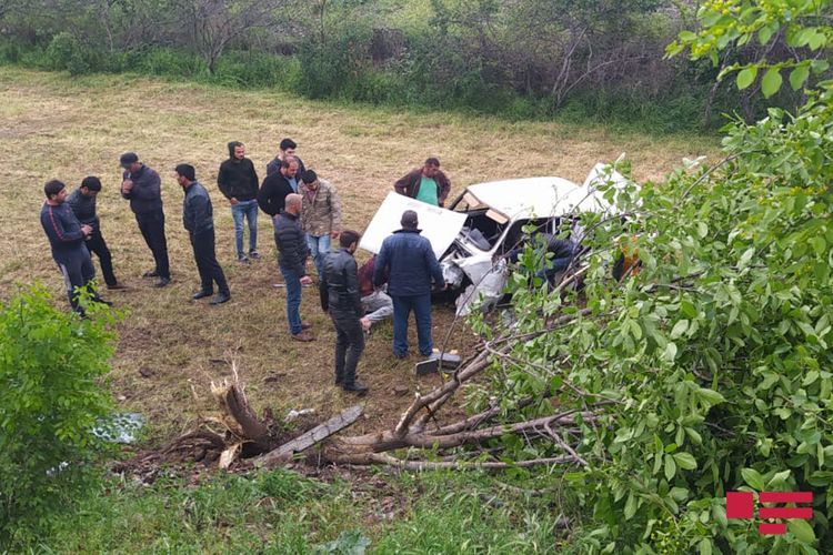 В Товузе перевернулся автомобиль