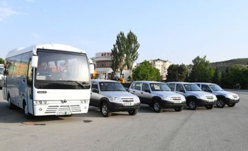 Президент Ильхам Алиев ознакомился с выделенными для Шамахинского района транспортными средствами и спецтехникой - ОБНОВЛЕНО