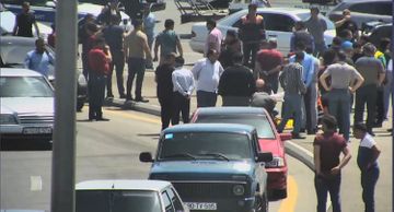 В Баку автомобиль врезался в стену, есть пострадавшие - ВИДЕО - ОБНОВЛЕНО