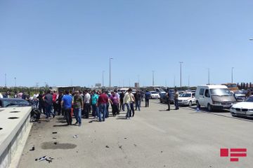 В Баку автомобиль врезался в стену, есть пострадавшие - ВИДЕО - ОБНОВЛЕНО