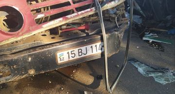 В Джалилабаде столкнулись два грузовика, ранены 3 человека - ФОТО