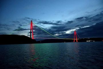 Три моста Стамбула окрасились в цвета флага Азербайджана - ФОТО