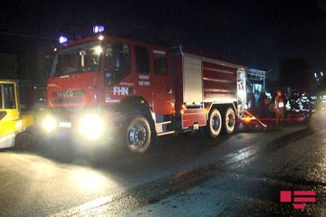 В Баку на рынке древесных материалов произошел пожар - ФОТО - ОБНОВЛЕНО