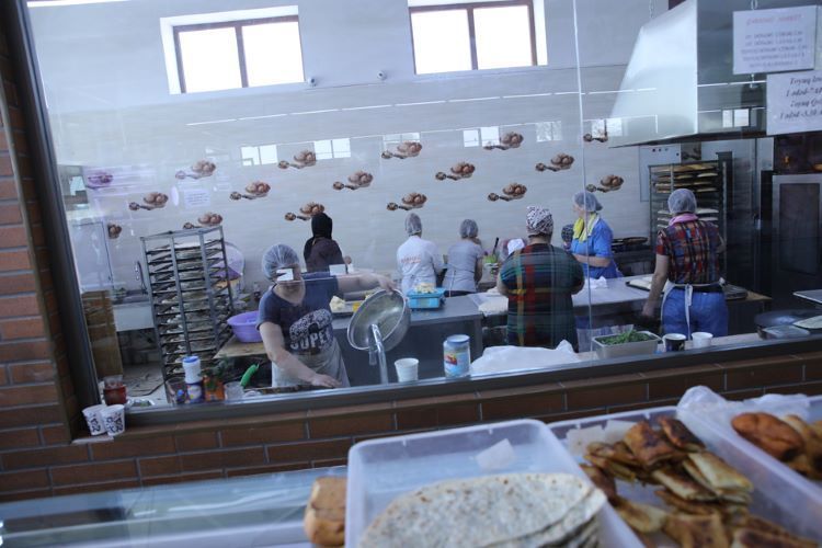 В Азербайджане около 1600 объектов сферы торговли и услуг нарушили санитарно-эпидемиологические требования – ФОТО 