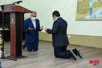 Армянский религиозный деятель: Обращаюсь к своим соотечественникам, чтобы они сложили оружие, они сражаются на земле других