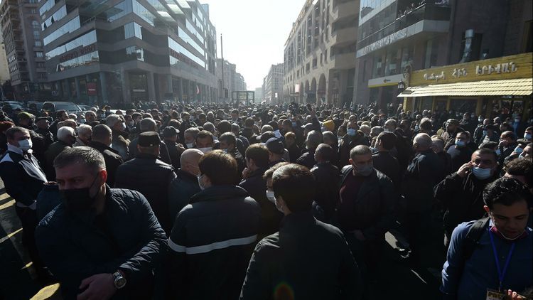 На митинге с требованием об отставке Пашиняна в Армении задержали 62 человек