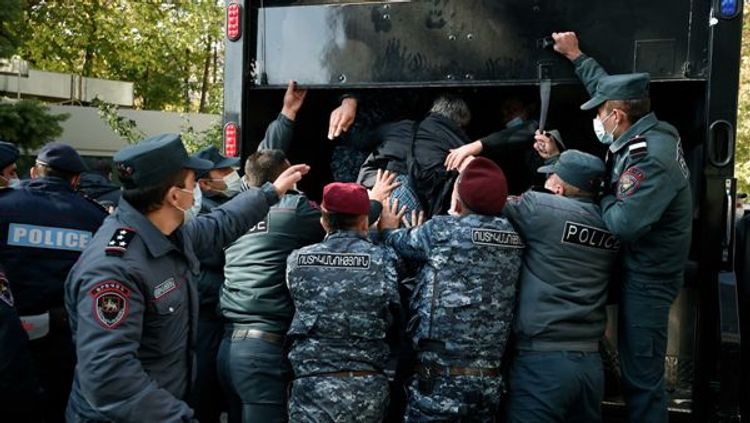Депутатов оппозиционной партии вызвали в Следственный комитет Армении