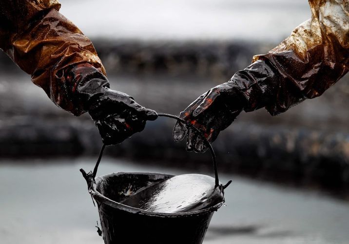 Нефть продолжает дешеветь