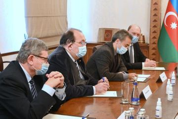 Джейхун Байрамов встретился с делегацией Национальной ассамблеи Франции