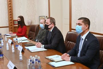 Джейхун Байрамов встретился с делегацией Национальной ассамблеи Франции