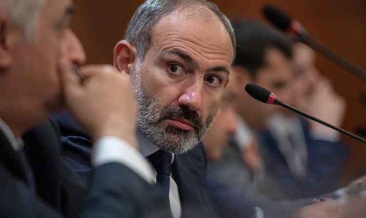 Пашинян назвал своих противников «скулящими под стенами»