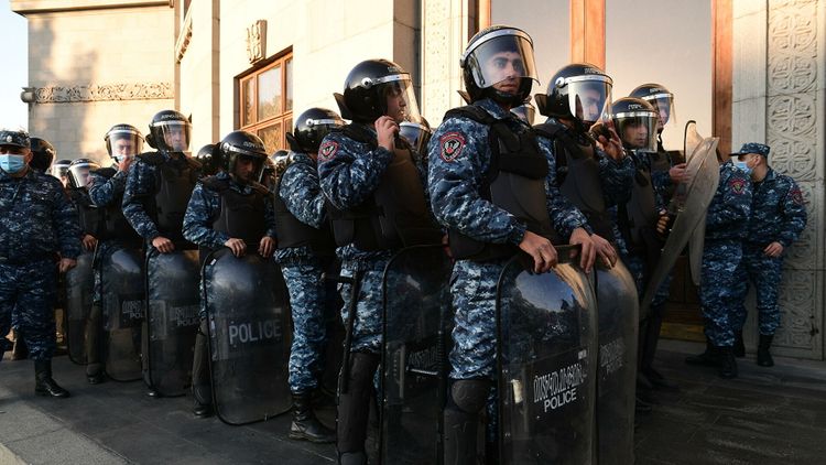 Омбудсмен Армении: Пашинян призывает к гражданским столкновениям 