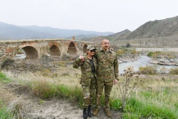 Президент Ильхам Алиев и первая леди Мехрибан Алиева побывали в Физули и Джабраиле - ОБНОВЛЕНО-1