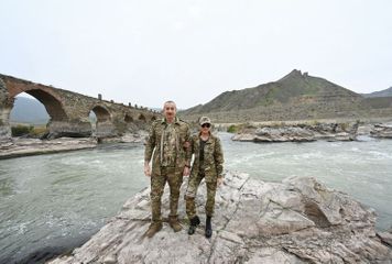 Президент Ильхам Алиев и первая леди Мехрибан Алиева побывали в Физули и Джабраиле - ОБНОВЛЕНО-1