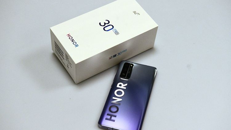 Huawei объявила о продаже бренда Honor из-за санкций США
