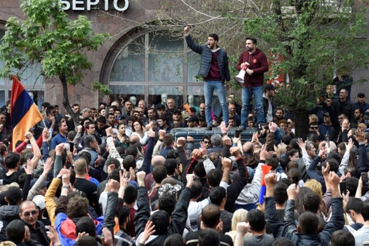 Во время митингов в Ереване задержаны 85 человек 