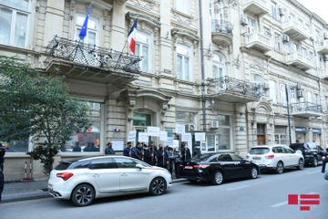 Проведен пикет перед посольством Франции