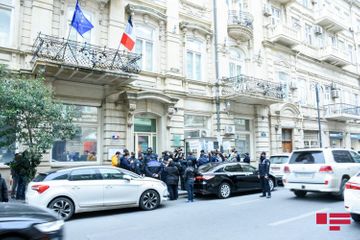 Проведен пикет перед посольством Франции