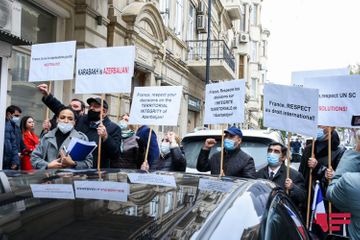 Проведен пикет перед посольством Франции