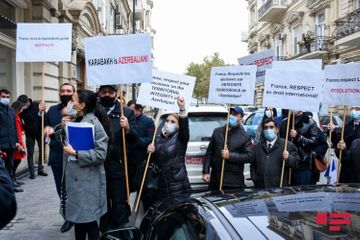 Проведен пикет перед посольством Франции