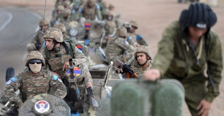 В Армении демобилизованные из армии добровольцы не сдают оружие