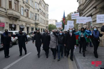 Перед посольством Франции в Азербайджане прошла акция протеста - ОБНОВЛЕНО - ВИДЕО