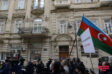 Перед посольством Франции в Азербайджане прошла акция протеста - ОБНОВЛЕНО - ВИДЕО