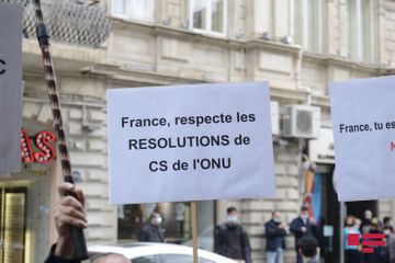 Перед посольством Франции в Азербайджане прошла акция протеста - ОБНОВЛЕНО - ВИДЕО