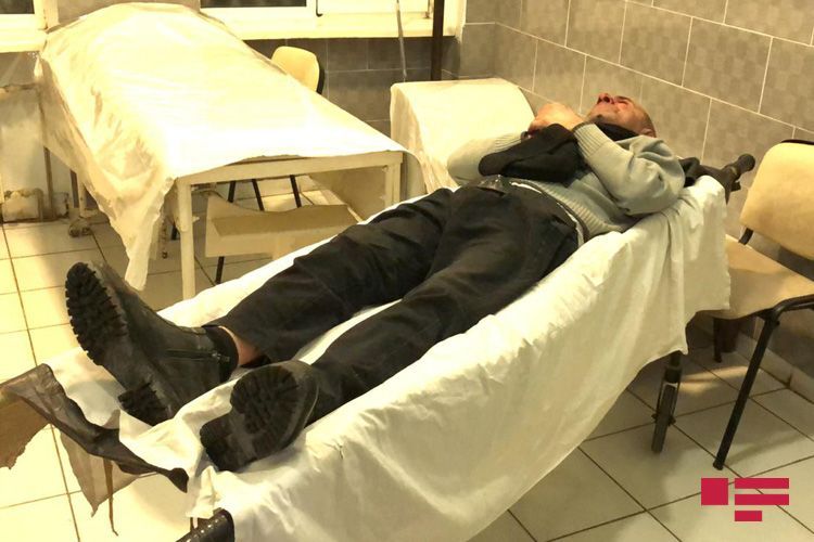 Брат народного артиста Азербайджана пытался покончить с собой, бросившись под автомобиль - ФОТО