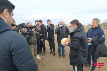 «Карабах» символически поиграл в футбол через 27 лет в Агдаме