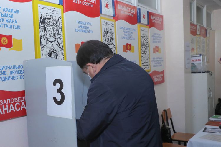 ЦИК Кыргызстана признал прошедшие парламентские выборы недействительными