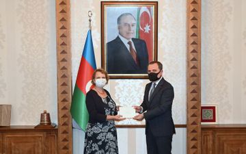 Джейхун Байрамов встретился с новоназначенным послом Королевства Нидерландов в Азербайджане 