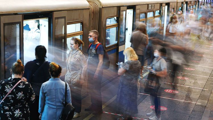 Москвичей без масок и перчаток не будут пускать в транспорт