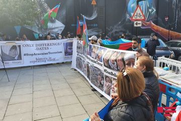 Проживающие в Великобритании азербайджанцы провели акцию протеста перед зданием Amnesty International - ФОТО - ОБНОВЛЕНО