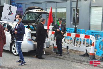 Проживающие в Великобритании азербайджанцы провели акцию протеста перед зданием Amnesty International - ФОТО - ОБНОВЛЕНО