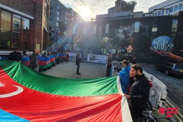 Проживающие в Великобритании азербайджанцы провели акцию протеста перед зданием Amnesty International - ФОТО - ОБНОВЛЕНО