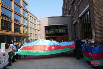 Проживающие в Великобритании азербайджанцы провели акцию протеста перед зданием Amnesty International - ФОТО - ОБНОВЛЕНО