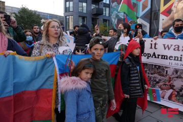 Проживающие в Великобритании азербайджанцы провели акцию протеста перед зданием Amnesty International - ФОТО - ОБНОВЛЕНО
