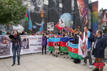 Проживающие в Великобритании азербайджанцы провели акцию протеста перед зданием Amnesty International - ФОТО - ОБНОВЛЕНО