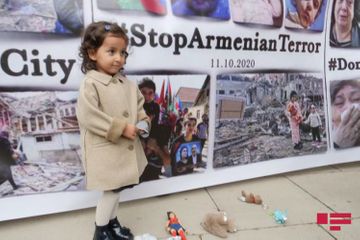 Проживающие в Великобритании азербайджанцы провели акцию протеста перед зданием Amnesty International - ФОТО - ОБНОВЛЕНО