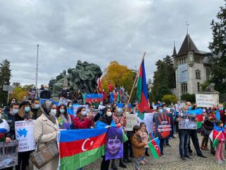 В Швейцарии прошла акция протеста против ракетного обстрела Гянджи - ФОТО