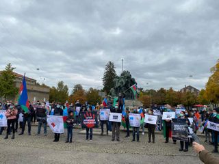 В Швейцарии прошла акция протеста против ракетного обстрела Гянджи - ФОТО