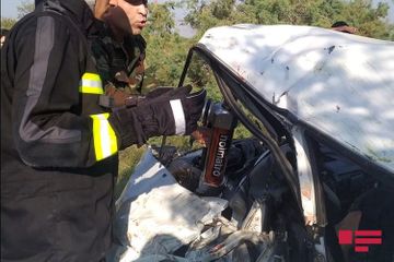 В результате ДТП в Агдаше погибли 3 человека, еще четверо ранены  - ФОТО