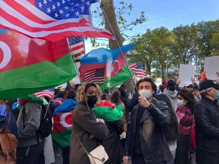 Перед зданием штаб-квартиры ООН прошла акция протеста против террора в Гяндже