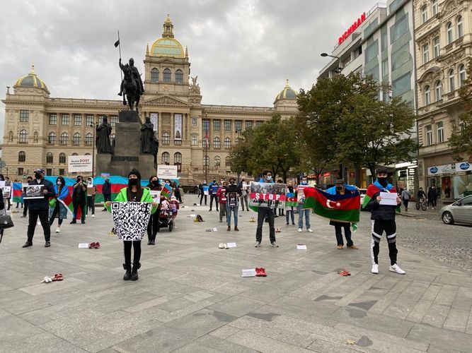 В Праге проведена акция в знак протеста против армянского вандализма - ФОТО