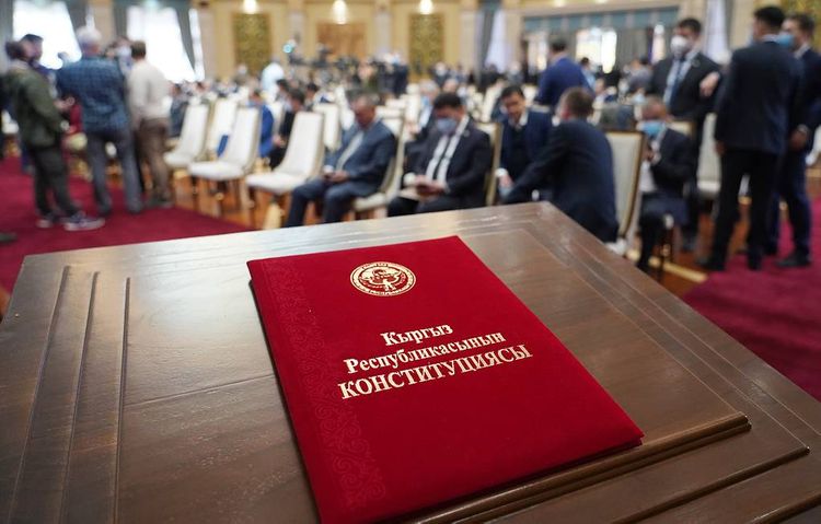 Досрочные президентские выборы в Кыргызстане назначили на 10 января 2021 года