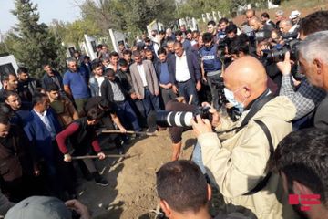 Похоронены мирные жители, погибшие в результате обстрела армянами Барды - ФОТО